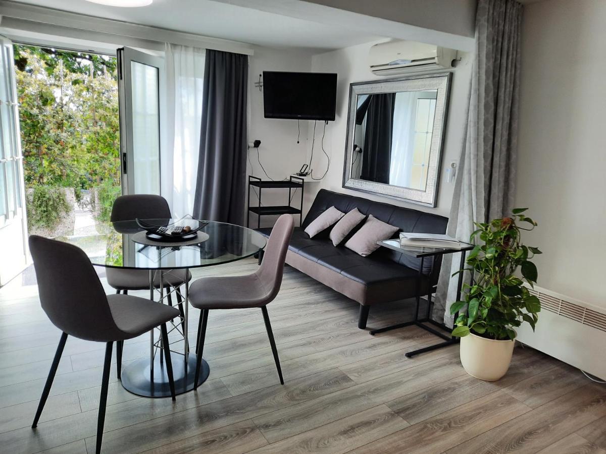 Apartments Anita Crikvenica Luaran gambar